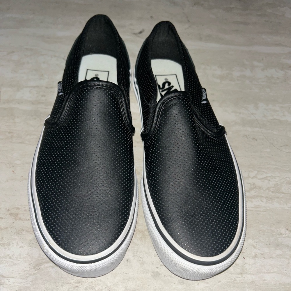 Vans woman classic  Slip-On Sneakers in Black - Picture 2 of 5